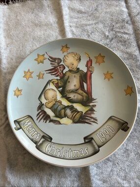 Hummel Christmas 1990 Collectible Plate - Light Blue, Gold, Red, Brown